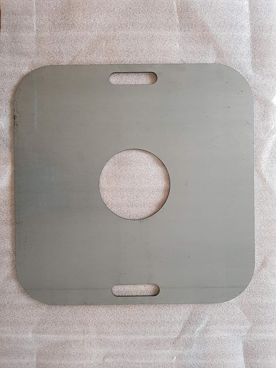 Grillplatte ca. 60 x 60 cm inkl. Halterung für Feuerkörbe aus unserem Sortiment Feuerplatte Grillabe