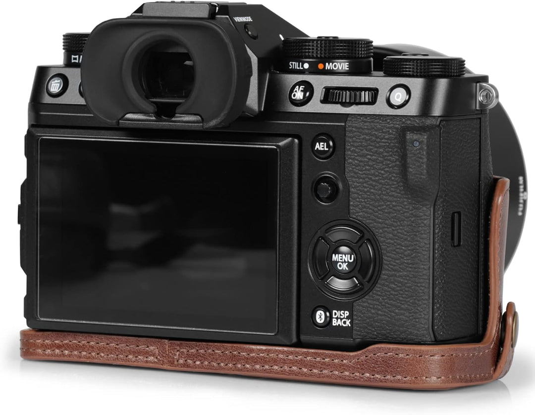 MegaGear Ever Ready Echtleder Halbkameratasche kompatibel mit Fujifilm X-T5 (Braun), Braun