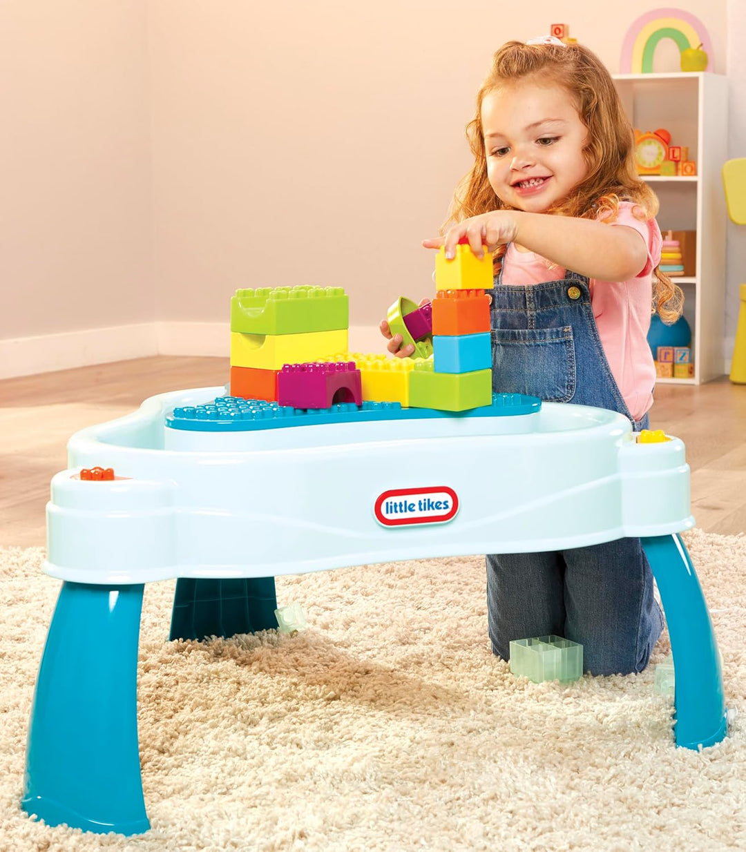 little tikes Build & Splash Water Table mit 25 Zubehörteilen - Nasses und Trockenes Spiel, Drinnen u