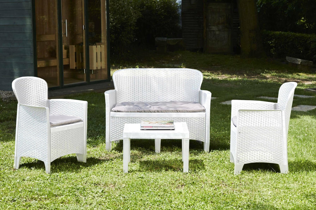 Dmora - Outdoor-Lounge-Set Ostuni, Gartengarnitur mit 2 Sesseln, 1 Sofa und 1 Couchtisch, Sitzecke i