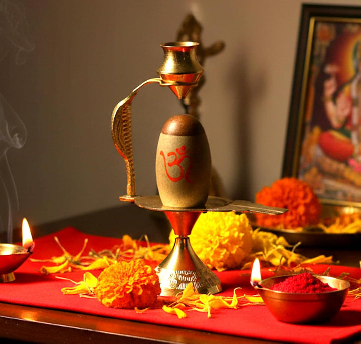 eSplanade Narmadeshwar Shiva Lingam Shiv Ling mit Messing-Wasserkrug und Trishul – 13,3 cm