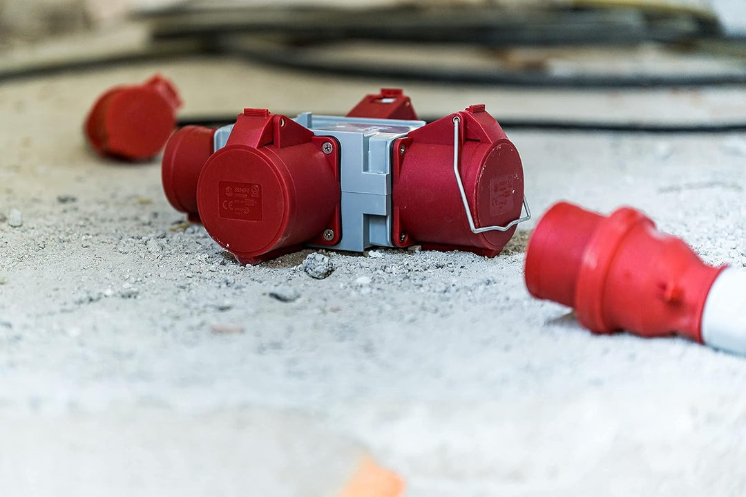 Brennenstuhl CEE Adapter Stromverteiler IP44 (1x CEE Stecker 400V/32A & 3x CEE Steckdosen 400V/32A,
