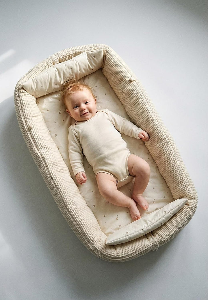 Babynest Ente Edda Lou zum Wenden, Kuschelnest für Neugeborene, als Krabbeldecke nutzbar,