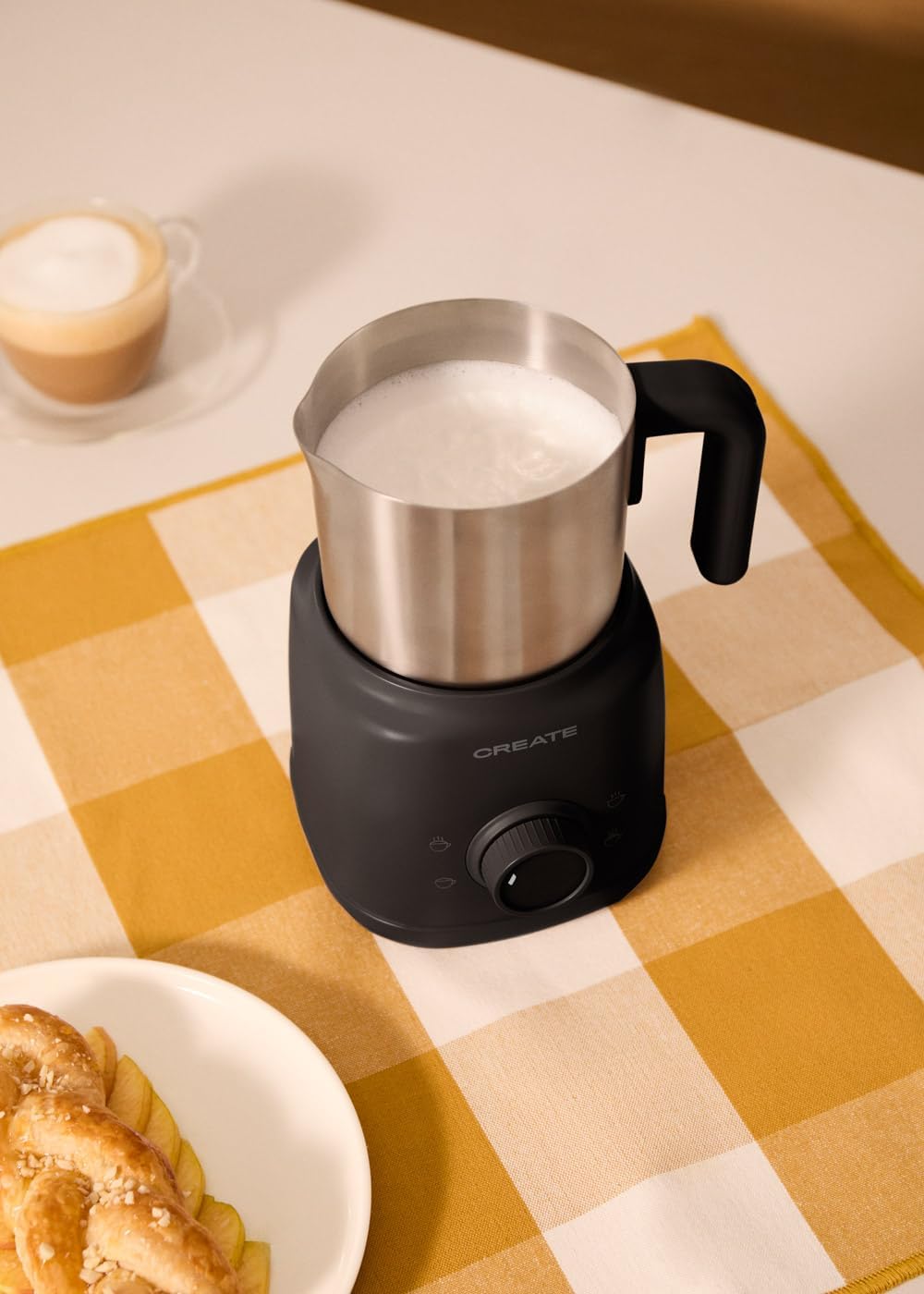 CREATE/MILK FROTHER RETRO/Milchaufschäumer und -erhitzer mit abnehmbarem Krug Schwarz/Magnetische Dr
