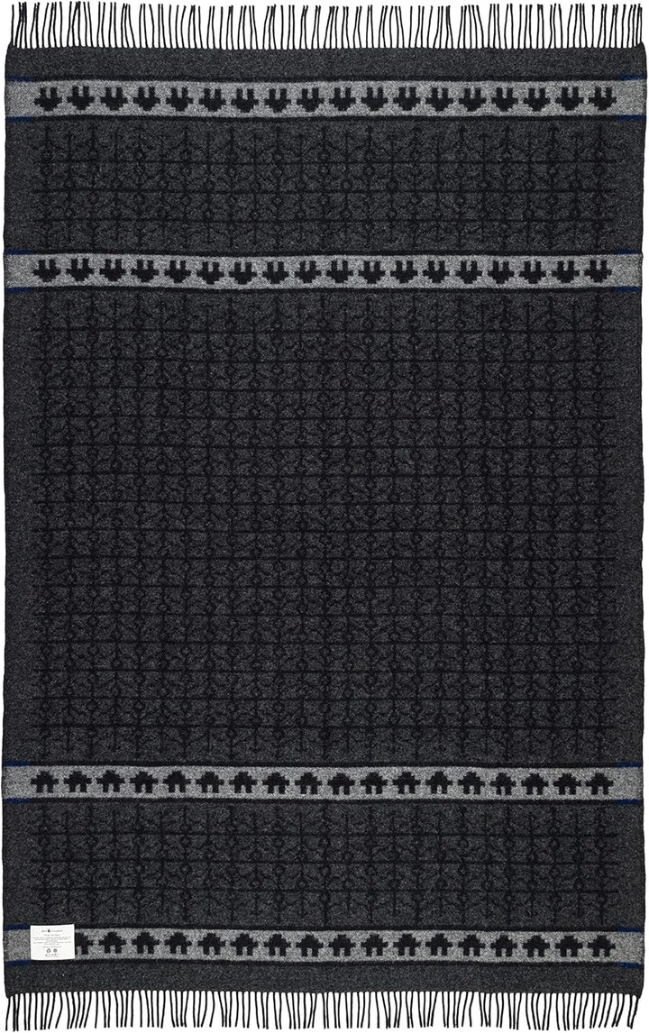ÖJBRO VANTFABRIK "Ekshärad Natt gewebte Wolldecke mit Fransen 130x220 cm schwarz/grau/blau 100% Meri