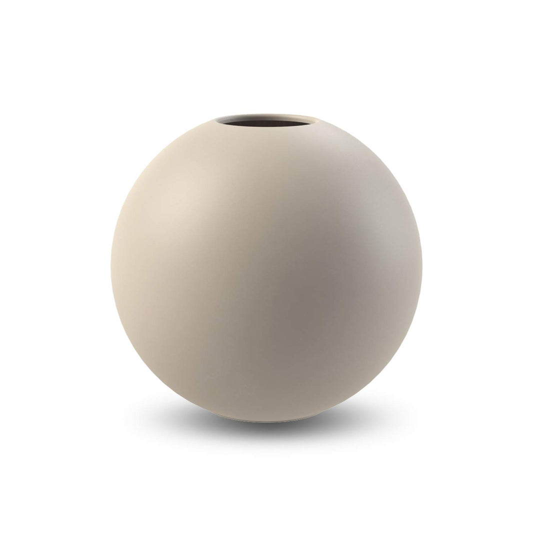 Cooee Design Ball-Vase aus Porzellan in der Farbe Sand Handgefertigt, Masse: 30cm x 30cm x 29cm, HI-