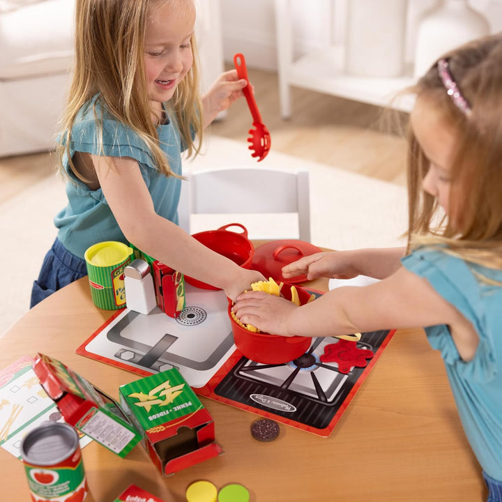 Melissa & Doug Pasta Spielset - 50+ Teile inklusive verschiedener Spiel-Nudelsorten aus Filz, Töpfe