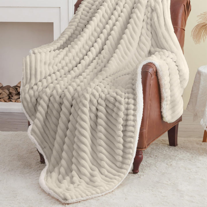 BEDELITE warme Decke Sherpa Kuscheldecke Flauschig Beige 150x200 | dicke Deko Fleecedecke, Cord Über