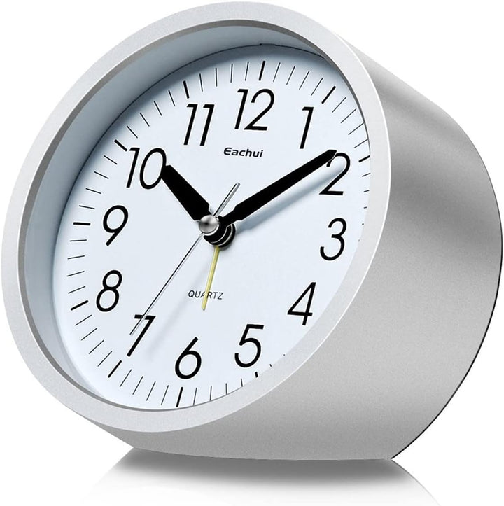 Eachui Wecker Analog Ohne Ticken mit Schlummerfunktion, Nachtlicht, Batteriebetrieben, Geräuschlos,