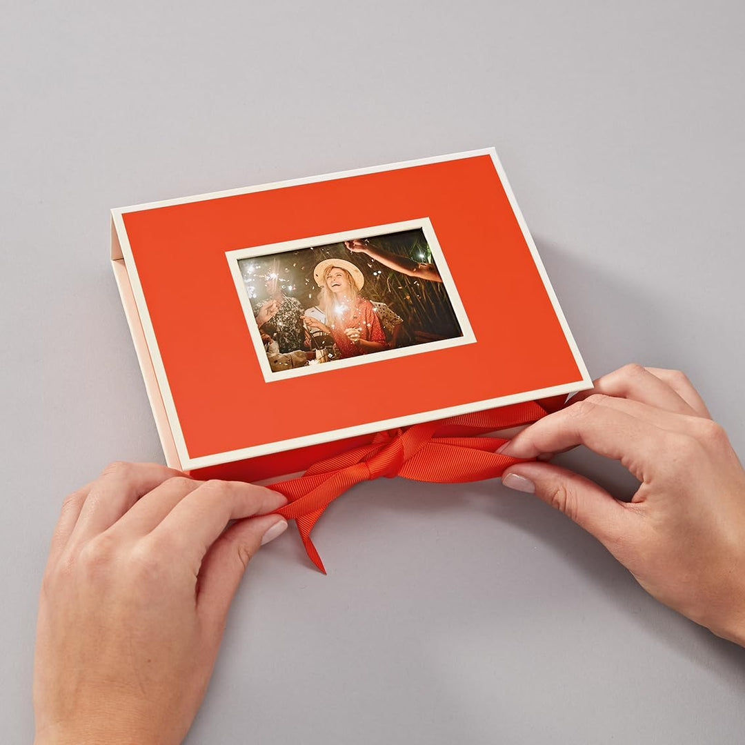 Semikolon 352520 Kleine Fotobox mit Einschubfenster - 20,7 x 15,3 x 4,7 cm - für 13 x 18 cm Fotos -