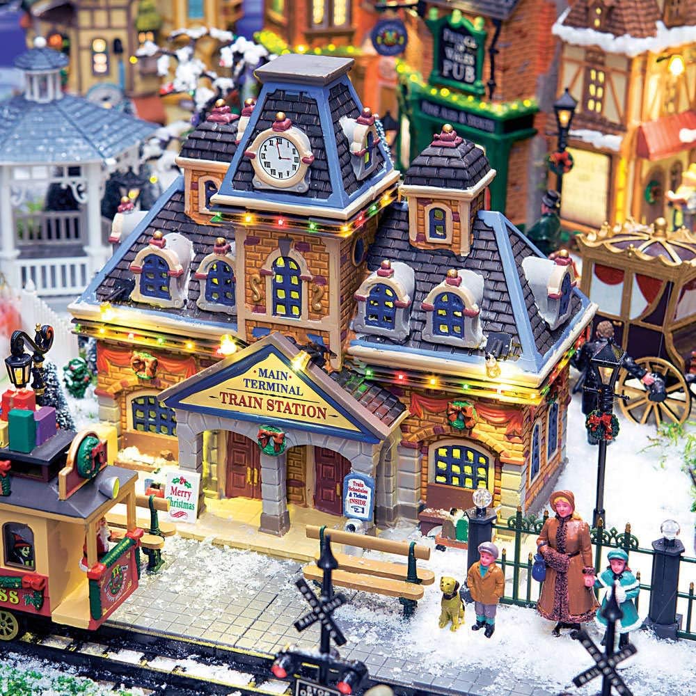 Lemax - Main Terminal Train Station - with 4.5V Adapto