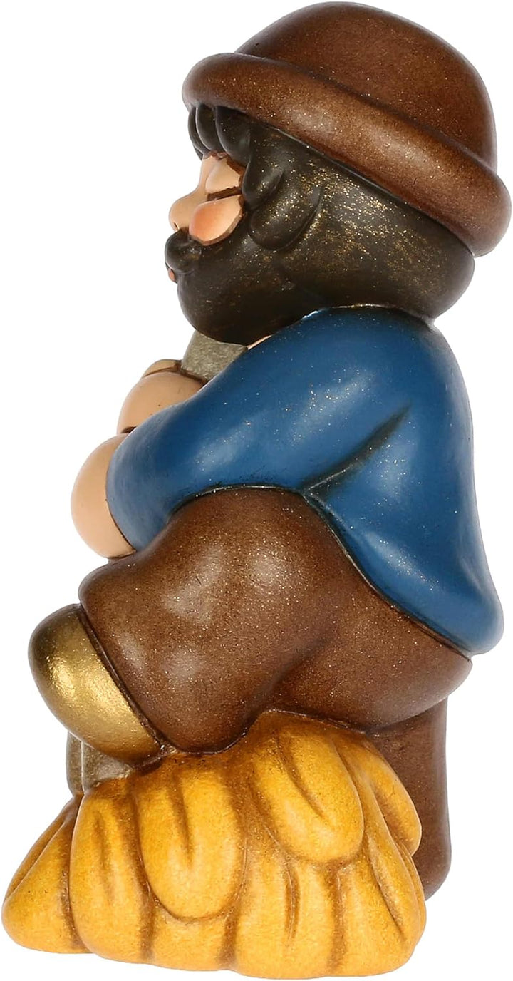 THUN, Mann mit Gabel und Blaufklee aus hochwertiger Keramik, Klassische Krippensammlung, Weihnachtsk