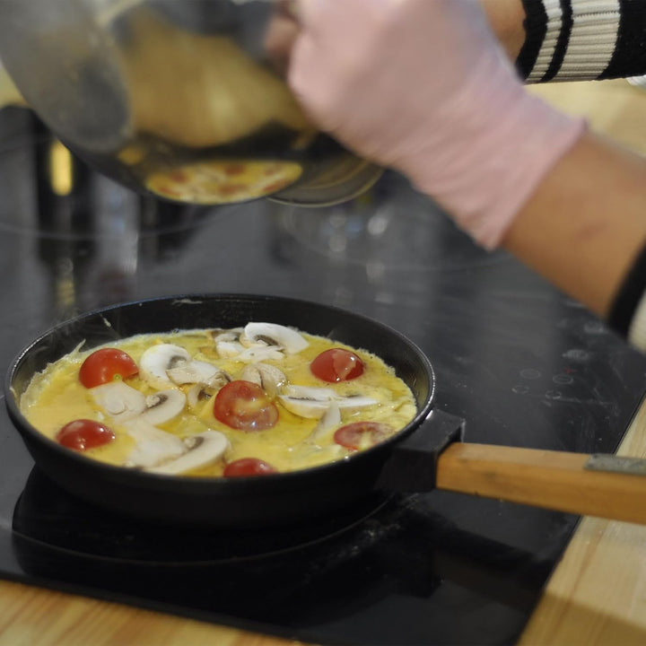 4BIG.fun Bratpfanne aus Gusseisen 26 cm BRIZOLL mit Holzgriff abschraubbar Frying Pan geeignet für a