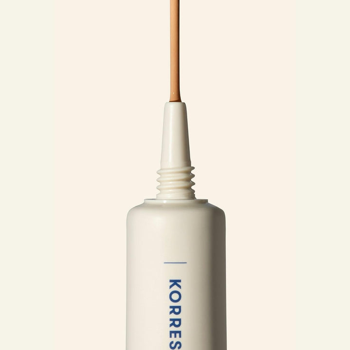 KORRES Natural Radiance Concealer Light 01, cremiger, leichter Concealer mit mittlerer Deckkraft und
