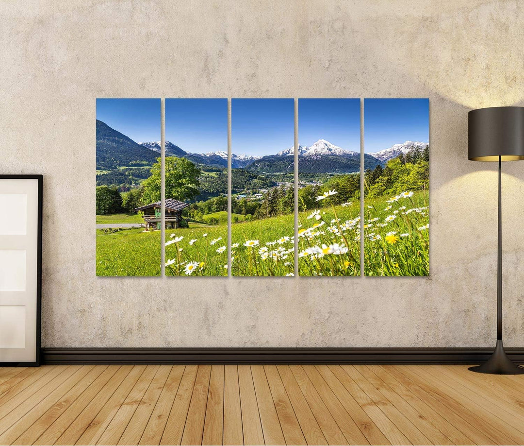 islandburner Bild auf Leinwand Idyllische Sommerlandschaft Alpen Berghütte Schönes Bayerisches Dorf