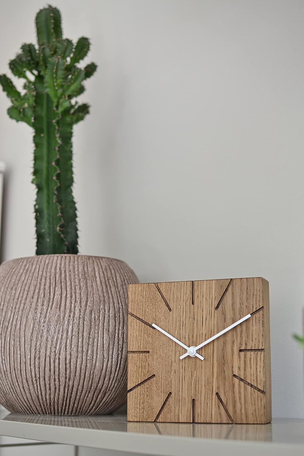 Wanduhr Tischuhr Eiche Holz - Beam - geräuscharm Massivholz Design 17 x 17 cm (Räuchereiche Schwarze