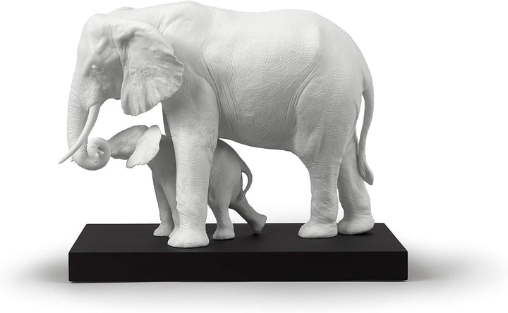 LLADRÓ Elefanten-Skulptur Den Weg Weisen (Weiss). Elefant. Porzellan.