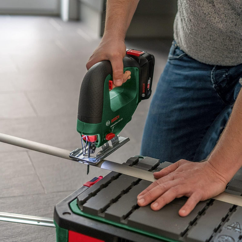 Bosch Akku Stichsäge UniversalSaw 18V-100 (ohne Akku, 18 Volt System, 15 tlg. Stichsägeblatt-Set, im