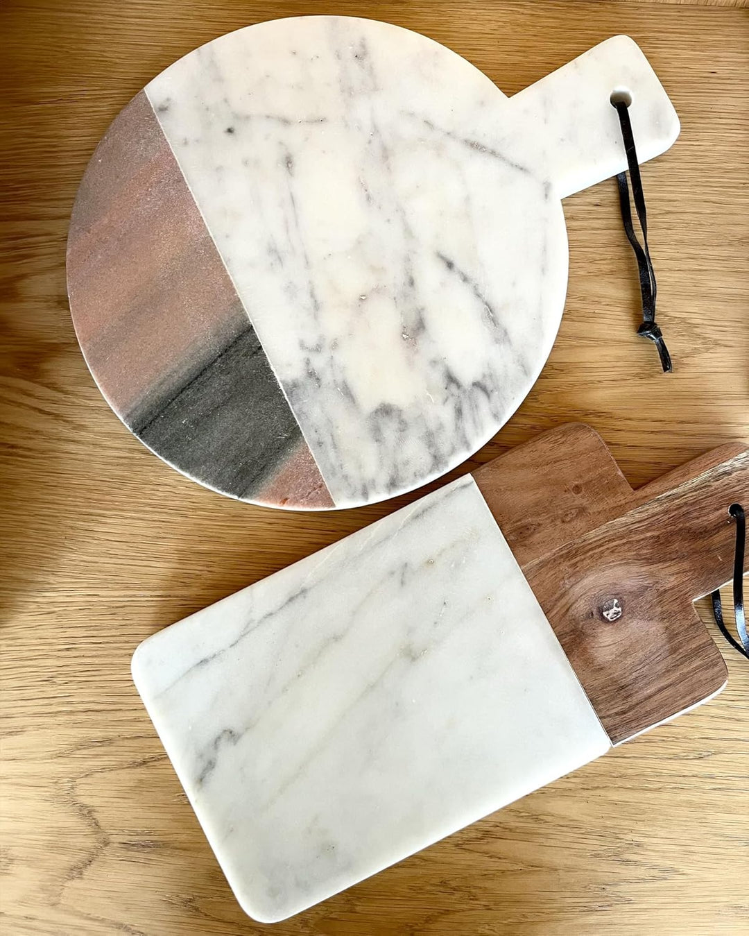 Beliani Servierplatte Marmor weiss ø 29 cm rund handgefertigt Acharnes