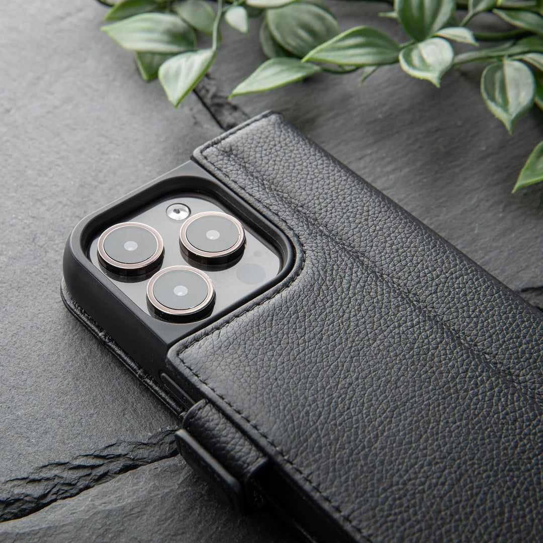 Snakehive Lederhülle für iPhone 14 Pro – Klapphülle mit Kartenfächern & Standfunktion (Geflecktes Sc