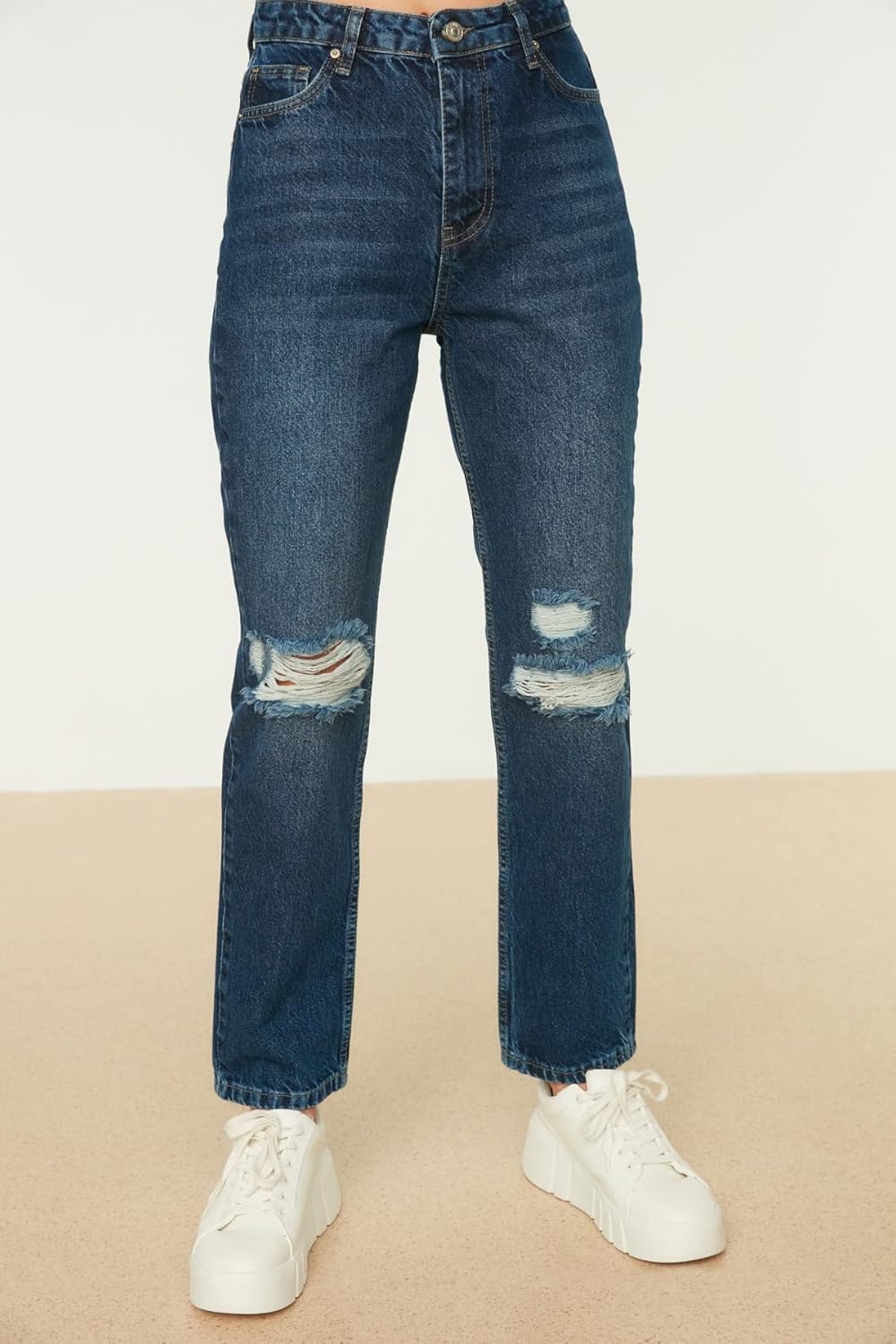 TRENDYOL Damen Zerrissene Detaillierte Hohe Taille-Bootcut Jeans, 34
