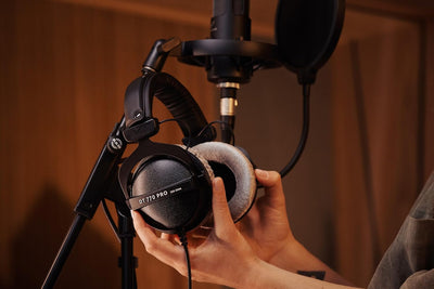 beyerdynamic DT 770 PRO 250 Ohm Over-Ear-Studiokopfhörer in schwarz. Geschlossene Bauweise, kabelgeb