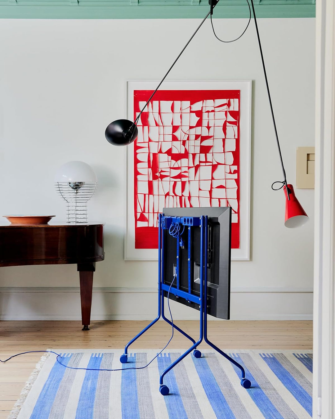 Pedestal Moon Rollin’ TV Ständer Rollbar für Bildschirm 40 bis 70 Zoll | Mobiler Fernsehständer mit