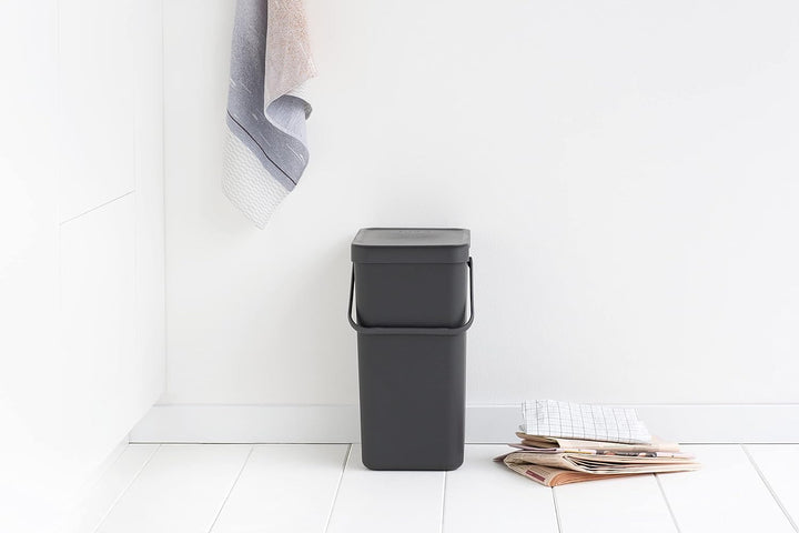 Brabantia Sort & Go Einbaubehälter, Plastik, Dunkelgrau, 16L Grey 16 Liter Mülleimer, Grey 16 Liter