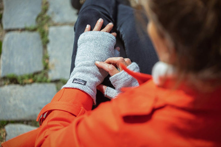 EEM Damen Strickhandschuhe Pulswärmer, weiche Wolle, Thinsulate Thermofutter, praktisches Daumenloch