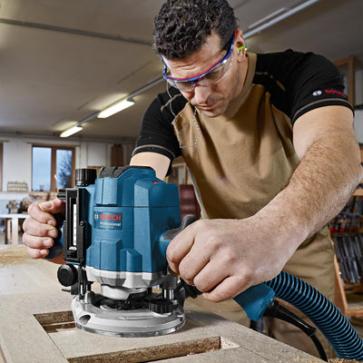 Bosch Professional Oberfräse GOF 1250 CE (Maulschlüssel 19 mm, Parallelanschlag mit Feineinstellung,