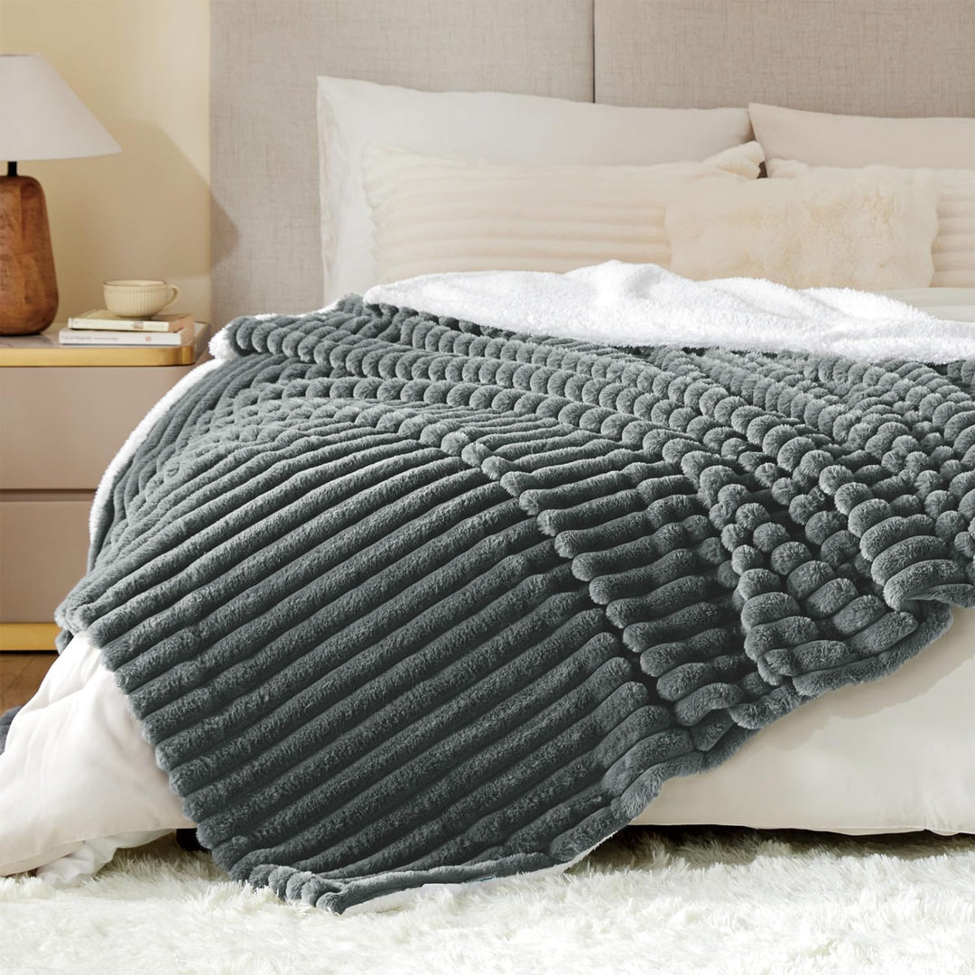 BEDELITE warme Decke Sherpa Kuscheldecke Flauschig Grau 230x270 | dicke Deko Fleecedecke, Cord Überw