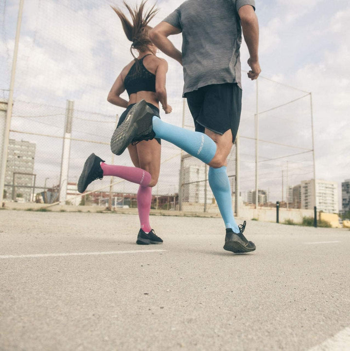 CEP – Ultralight + PRO Compression Socks für Damen | Leichte Laufsocken mit Kompression ULTRALIGHT -