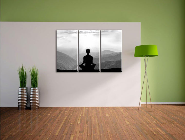 Pixxprint Meditierender Mensch in den Bergen als Leinwandbild/Grösse: 3 Teilig (120x80 cm) cm/Wandbi