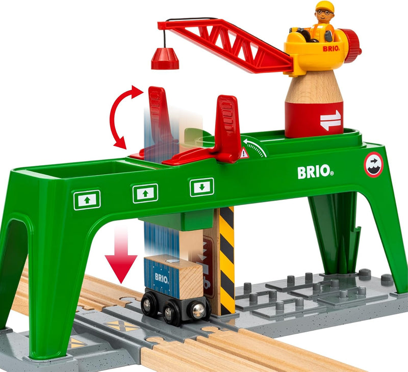 BRIO World 33996 Bahn Verlade Terminal - Mit beweglichem Kran zum Umladen von Gütern auf die Schiene