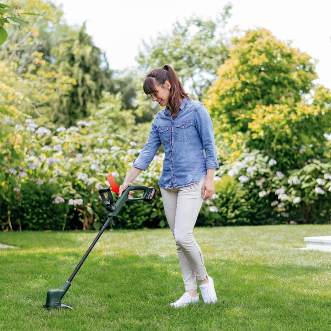 Bosch Home and Garden Home and GardenAkku Rasentrimmer EasyGrassCut 18-230 (1x Akku 2,0 Ah, 18 Volt