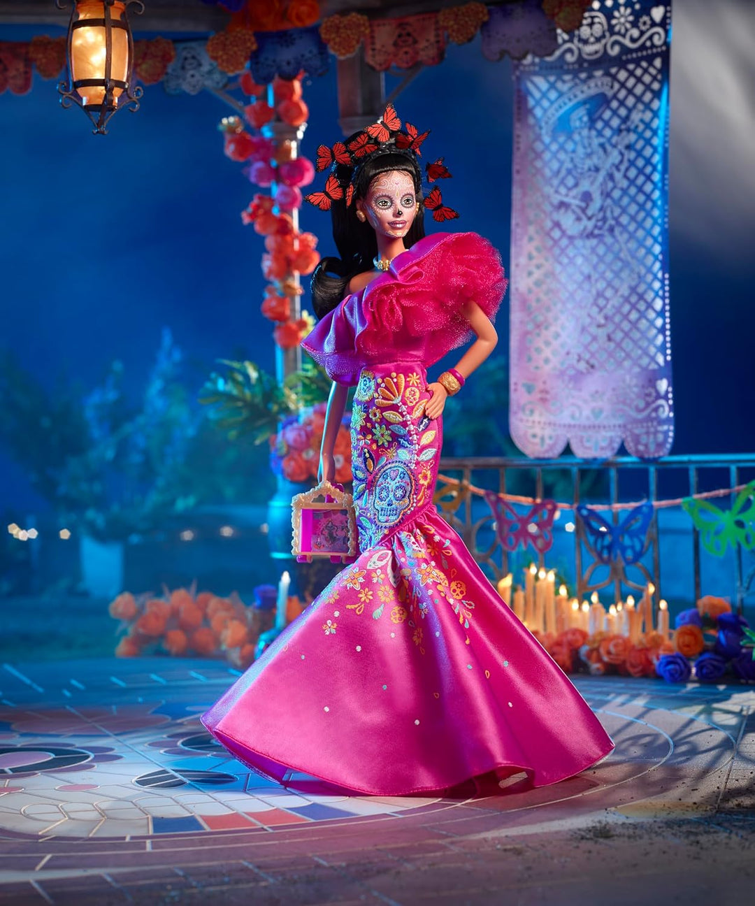 BARBIE Día De Muertos Puppe - limitierte Edition mit traditionellem Kleid und Schmuck, inklusive Stä