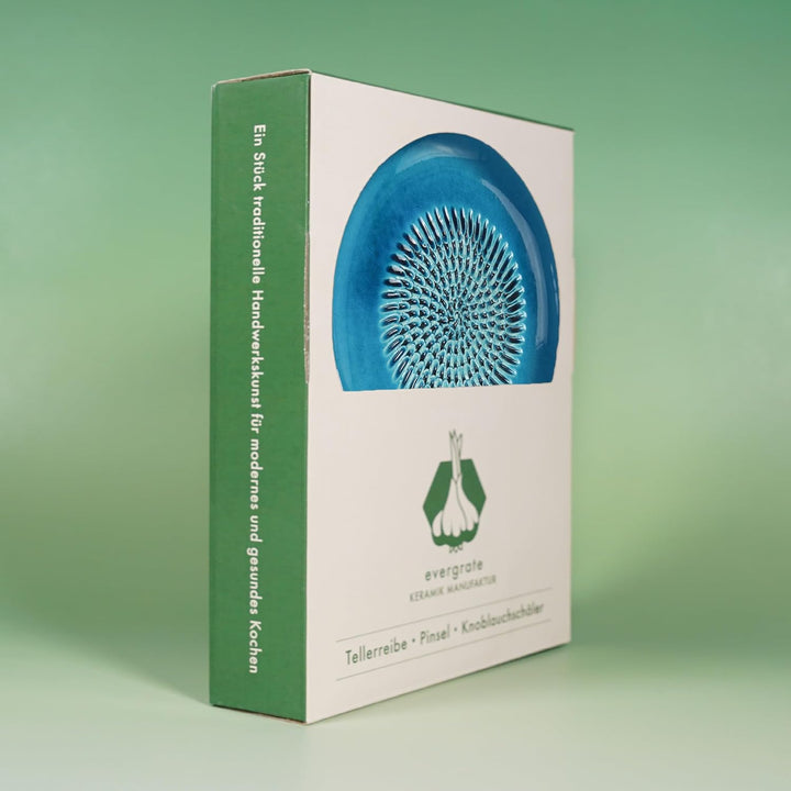 Evergrate® Keramikreibe Türkis mit Geschenkbox – mit Reibe, Knoblauchschäler, Rezeptheft & Pinsel –