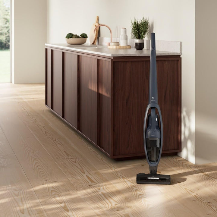 Electrolux Schaftstaubsauger Clean 500 Modell ES52CB21DB, 2-1 Einheit, Ergonomisches Design, LED-Leu