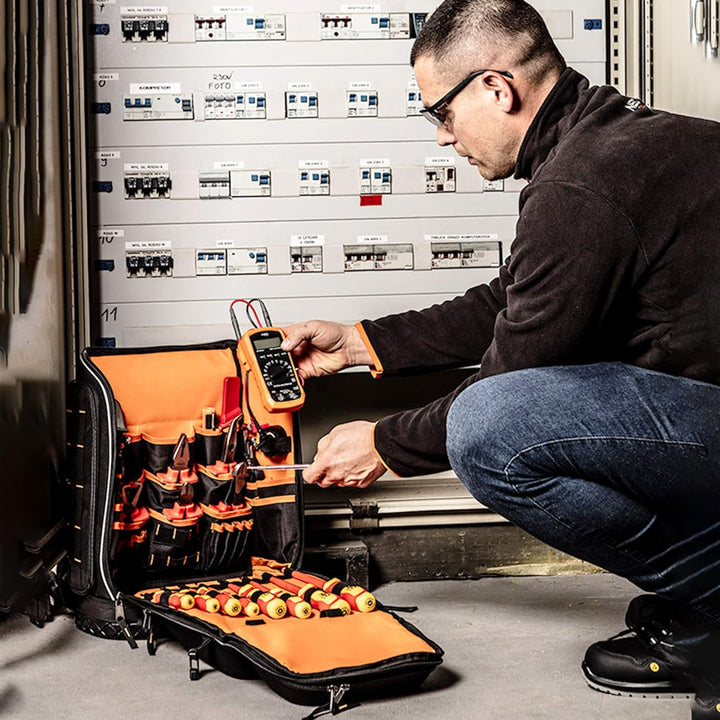 NEO TOOLS Elektriker Werkzeugrucksack 31-tlg. - mit Werkzeugen für einen Elektriker | 26 Taschen, Mo