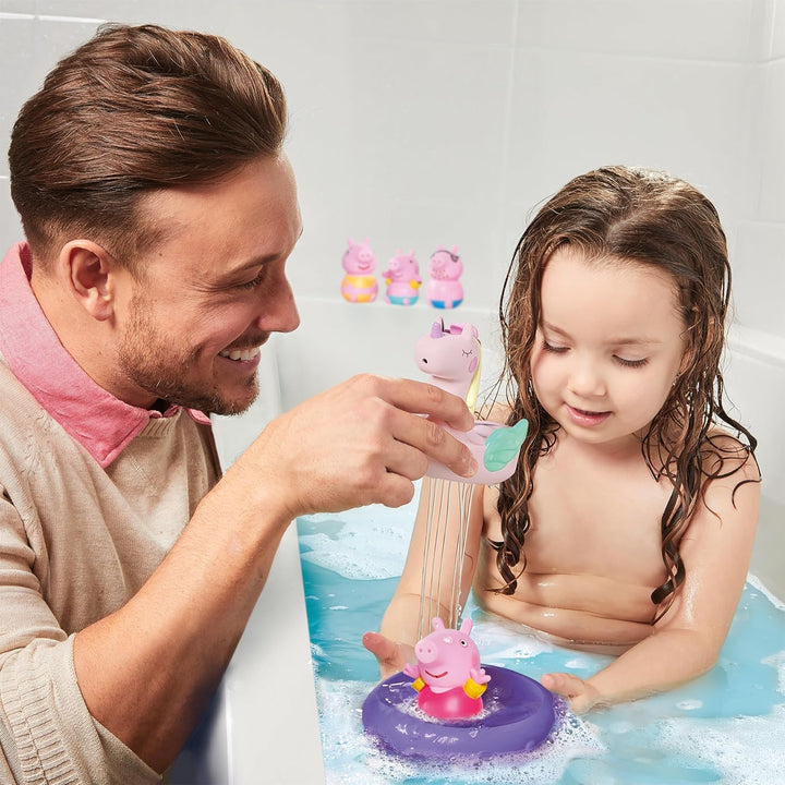 TOMY Toomies Papa Wutz, Mama Wutz, Peppa & George Badespritzer & Peppa's Einhorn, Baby-Badespielzeug