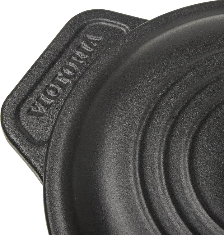 Victoria Dutch Oven Gusseisen Emailliert, Induktion 20cm, Topf Brot Backen 1,9 L, PTFE und PFOA Frei