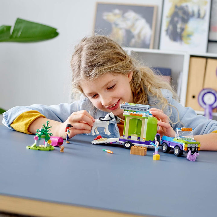 LEGO 41371 Friends Mias Pferdetransporter, Erweiterungsset mit Mia und Emma Minipuppen