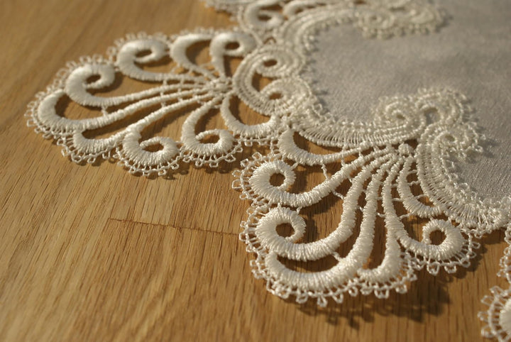 Plauener Spitze by Modespitze 3086M02_11_9090 Tischdecke Nizza, Grösse 90 x 90 cm, rechteckig 90 cm