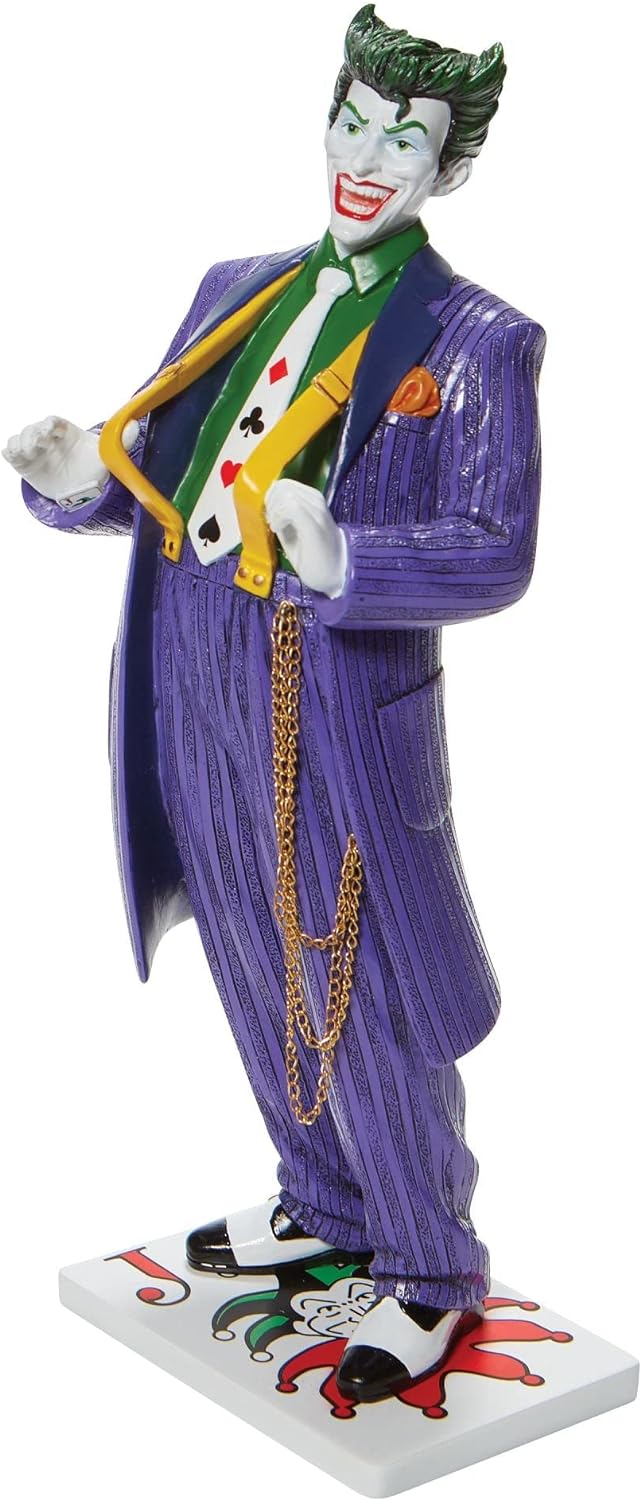 Enesco DC Comics Couture de Force The Joker Standing on Playing Card Figur, 21 cm, Mehrfarbig