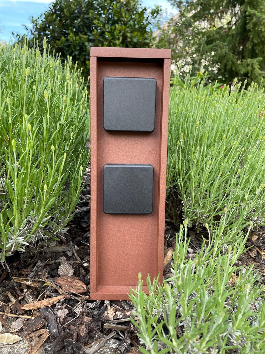 BOLD 19394 Pado Aussen-Steckdose-Garten Steckdosen-Säule mit 4-Fach Stecker in Rost Optik (IP44 Outd
