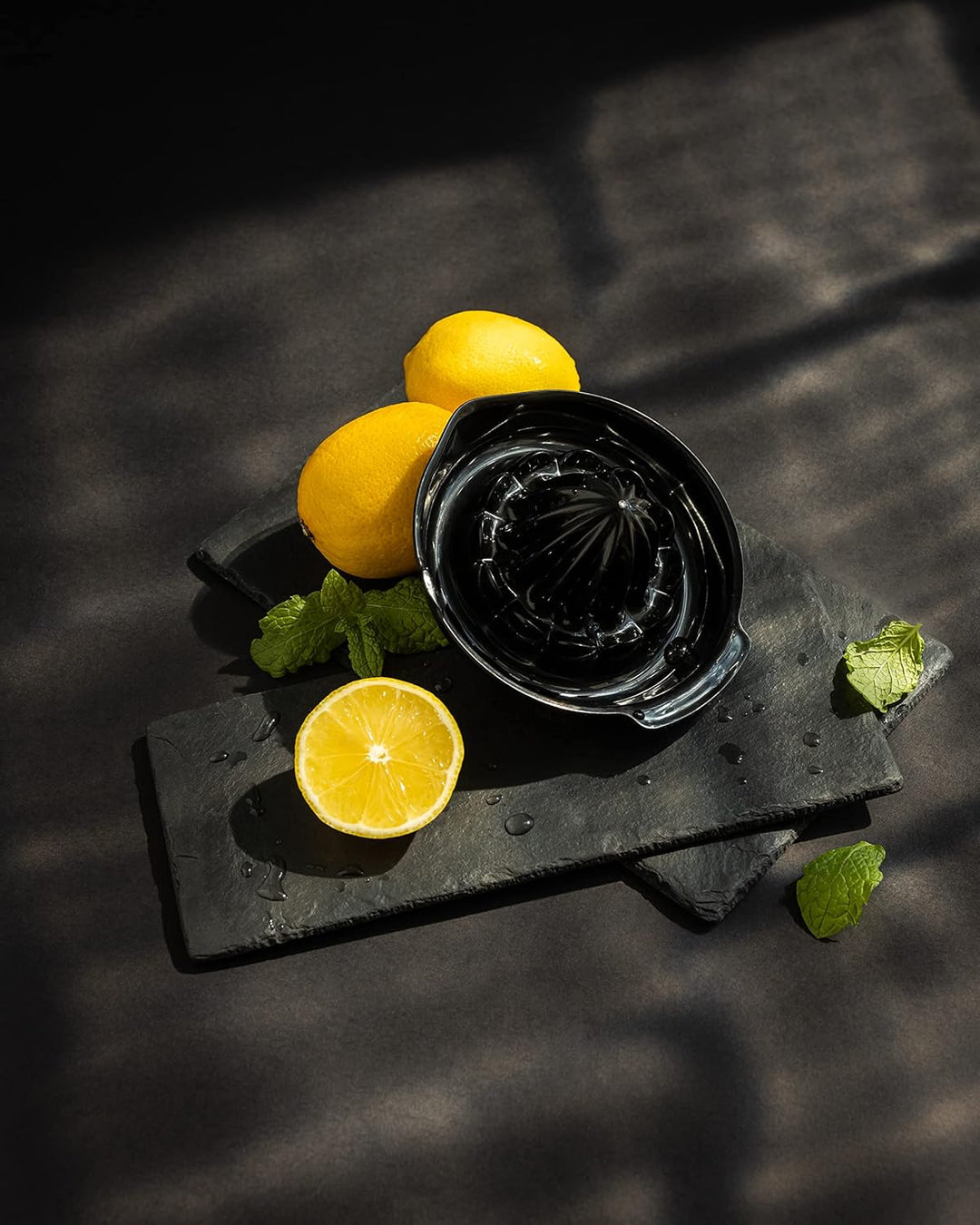 BranQ - Home essential Zitruspresse aus Tritan, BPA-freier, Schwarz, Masse: 13 x 14,5 x 7 cm, 590109