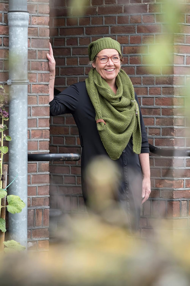 KNIT FACTORY - Dreiecksschal Coco - Damen Strickschal mit Wolle - Umschlagtuch für den Herbst und Wi