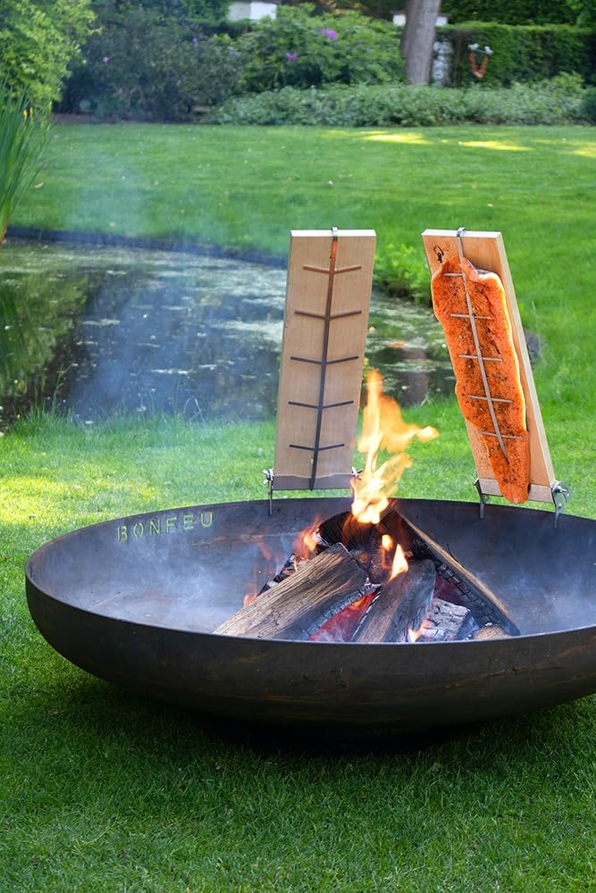 BonFeu Flammlachsbrett Braun - Holz - Stahl - Flammlachsbrett für Fisch Zubehör - 46x14x2 cm