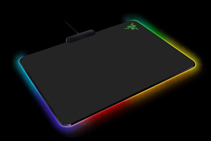 Razer Firefly Soft - Weiches Gaming Maus-Pad (feste Struktur RGB Chroma Beleuchtung, Mauspad für pro