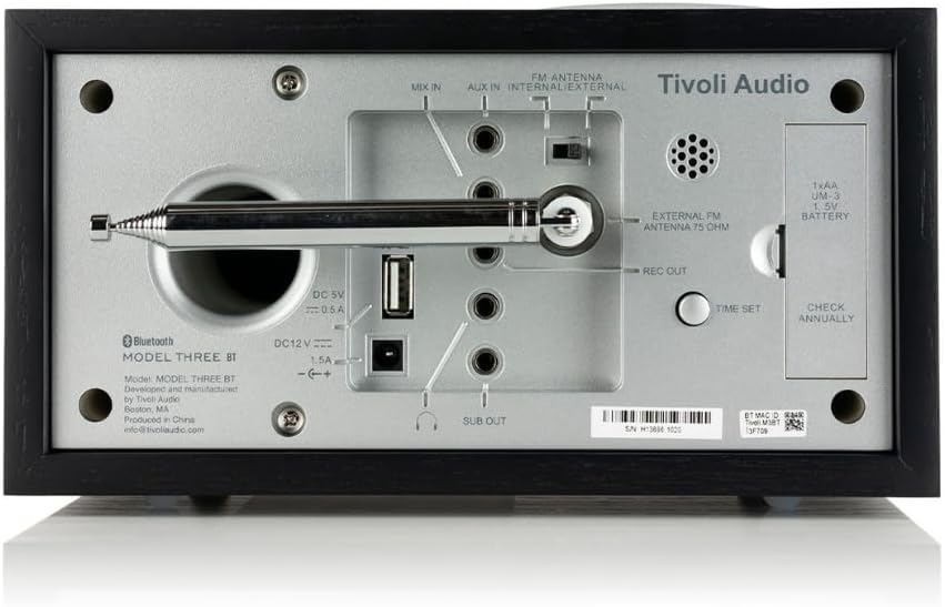 Tivoli Audio Model Three Bluetooth UKW-/MW-Radiowecker (Schwarz / Silber), Schwarz / Silber